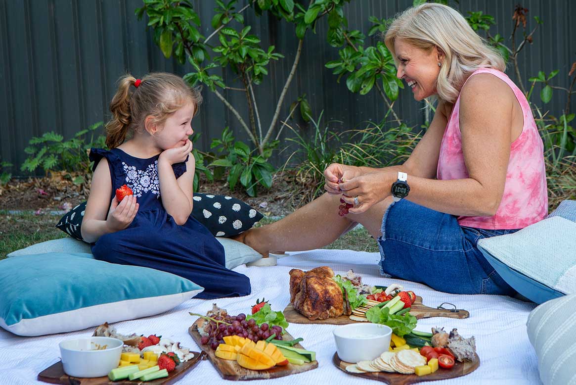 Family picnic hacks for the garden and beach this summer - Kinder Haven